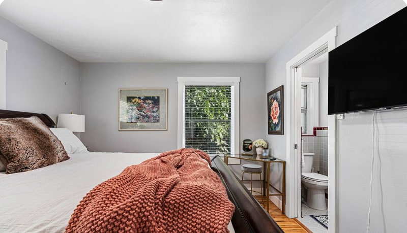 Building Photo - 444 N Oakley St