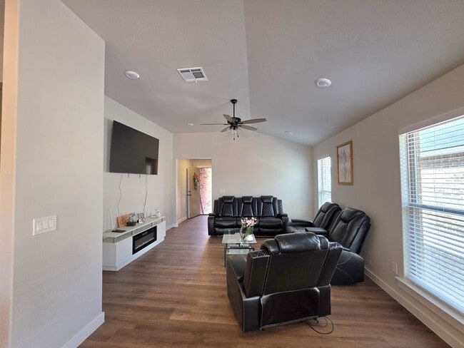 Building Photo - 235 Trailblazer Ln