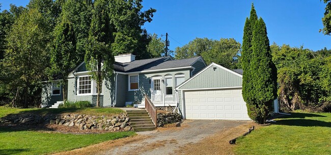 Building Photo - Amazing House with Large Lot in Franklin Village