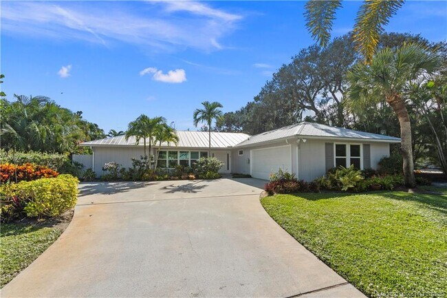 Building Photo - 7 Riverview Dr