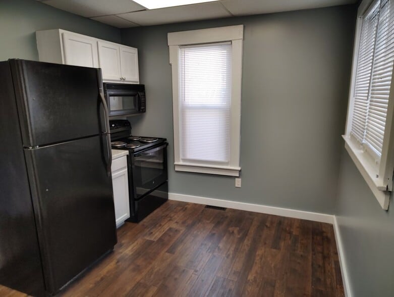 Building Photo - 20 Averill St