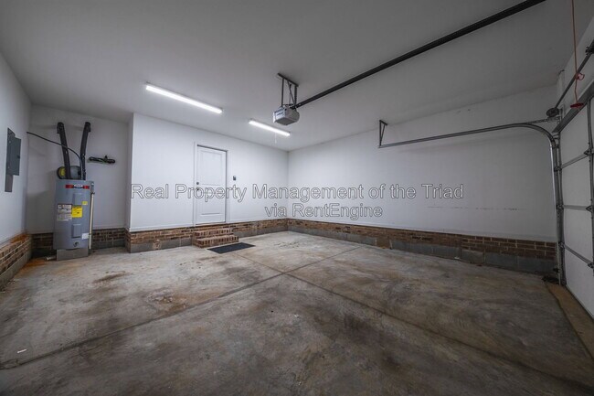 Building Photo - 832 Prince Edward Rd