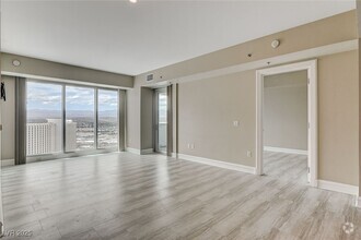 Building Photo - 2700 S Las Vegas Blvd
