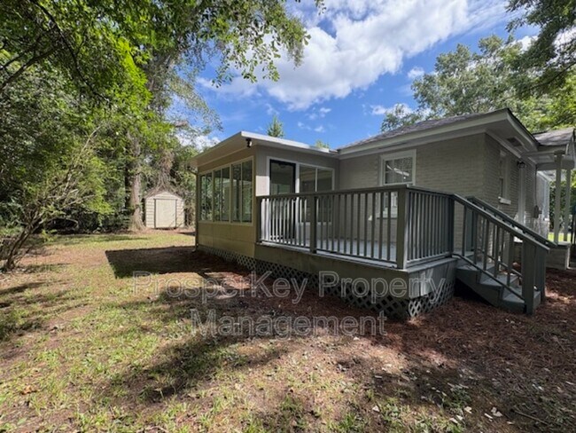 Building Photo - 2135 Avalon Rd