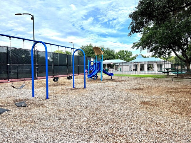 Building Photo - 3030 Sherborne St