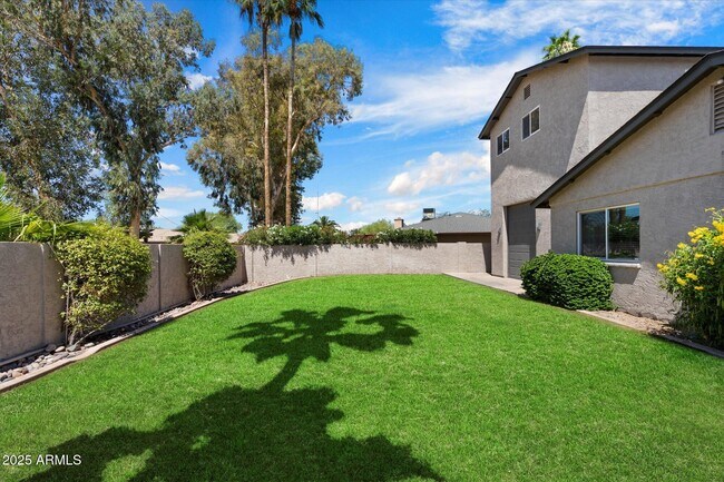Building Photo - 5751 E Ludlow Dr