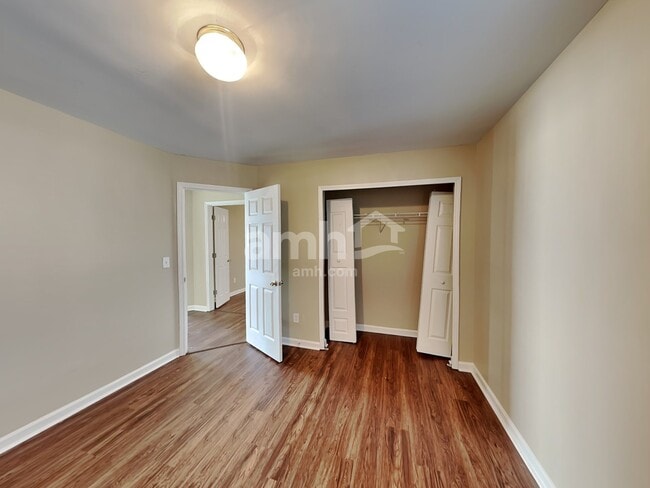 Building Photo - 9740 Lakemoore Cove