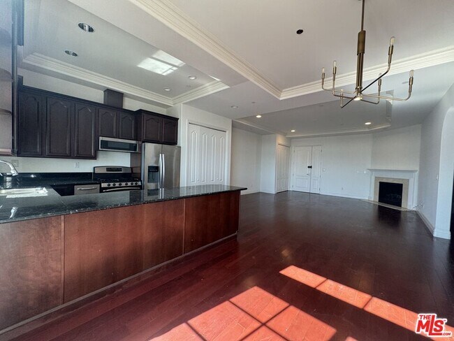 Building Photo - 700 S Ardmore Ave