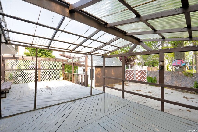 Building Photo - 20 Point Crescent