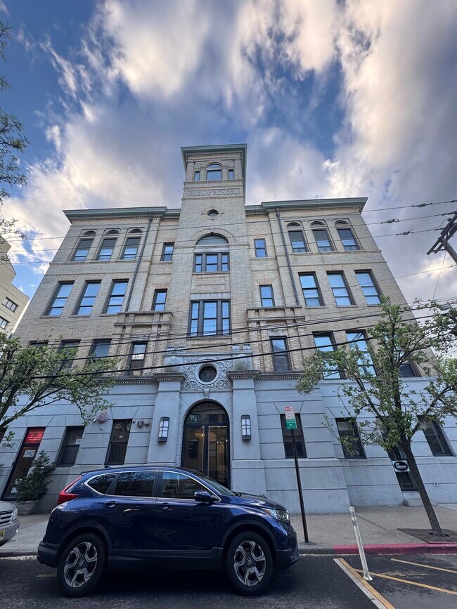 Building Photo - 80 Park Ave