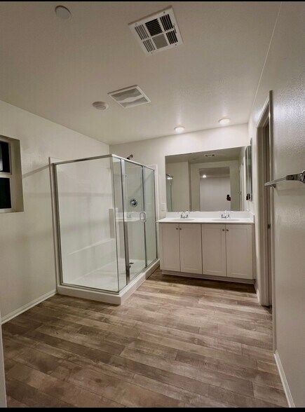 Building Photo - 4426 Jade Ct