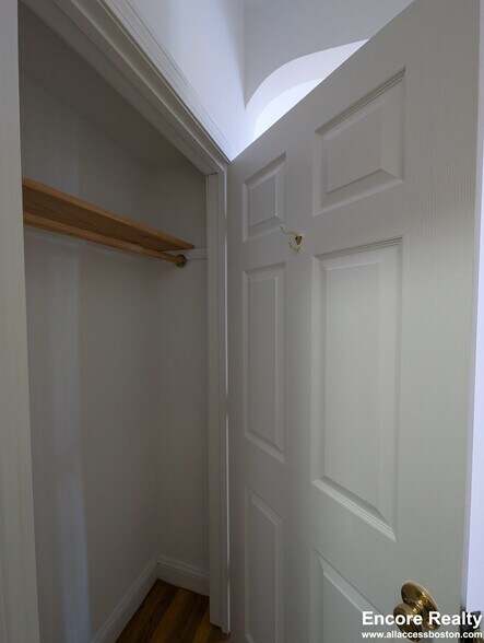 Building Photo - 24 Phillips St