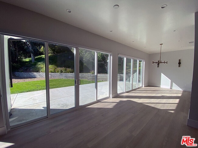 Building Photo - 5015 Redwillow Ln
