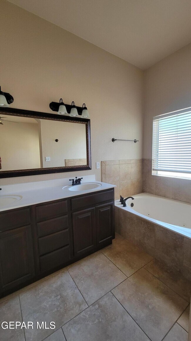 Building Photo - 11512 Porfirio Payan Dr