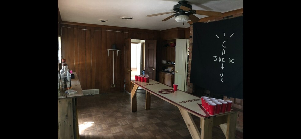 Building Photo - 1002 Brookside Dr