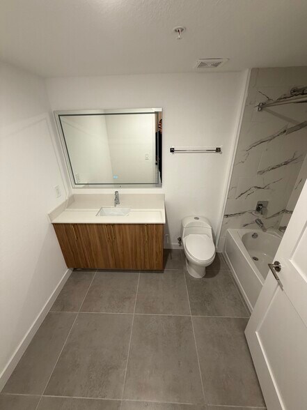 Building Photo - 1942 Taylor St