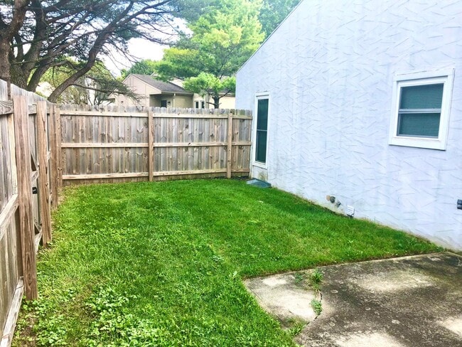 Building Photo - 6398 Shelton Ct