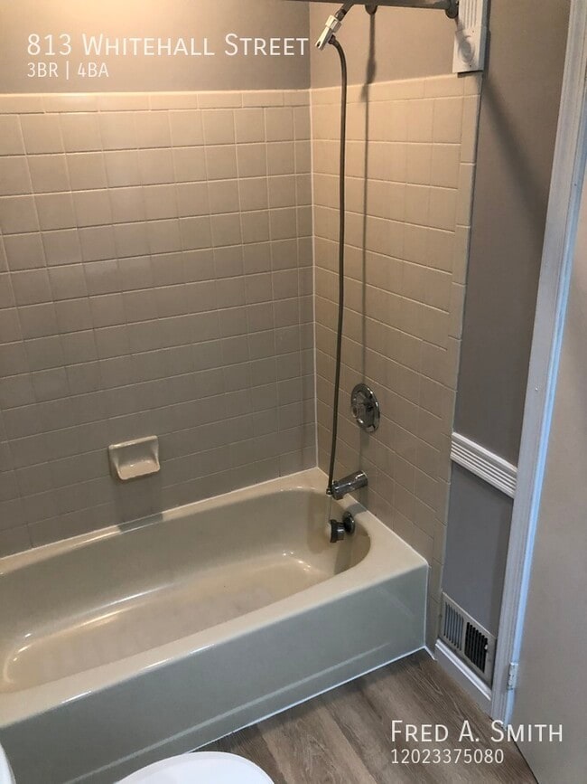 Building Photo - 813 Whitehall St