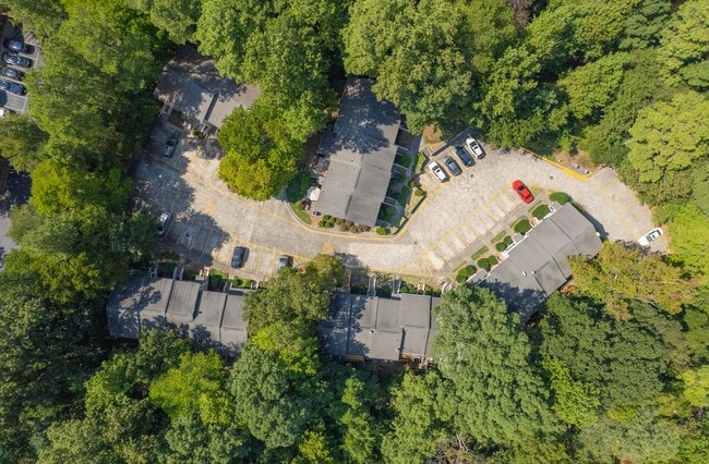 Building Photo - A must see 2 BEDROOM Townhome ! Convenient...