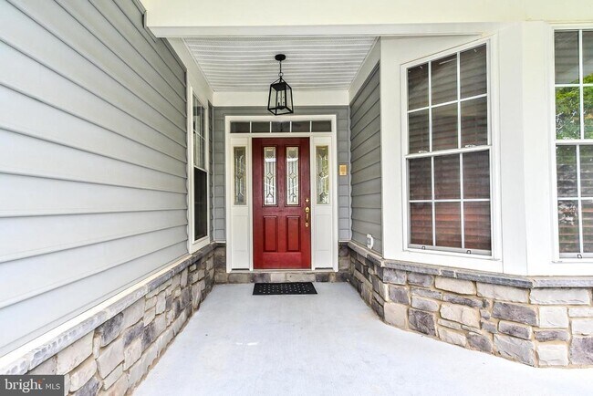 Building Photo - 6916 Birkenhead Pl