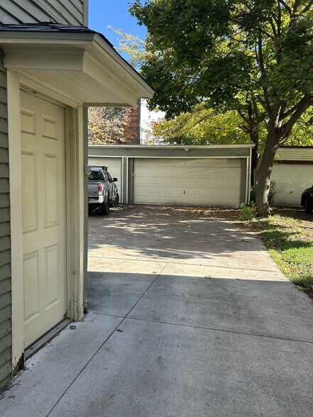 Building Photo - 817 Ashland Ave