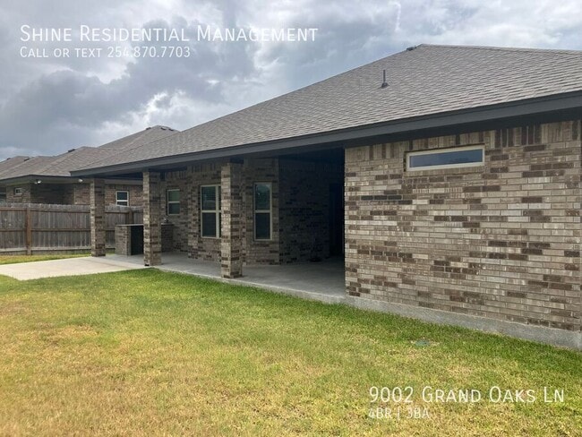 Building Photo - 9002 Grand Oaks Ln