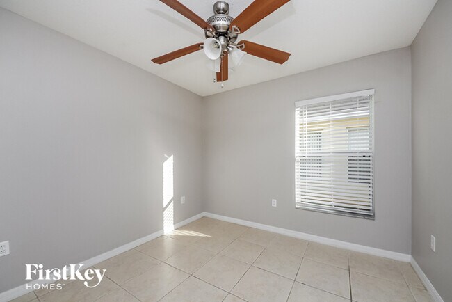 Building Photo - 227 Verdi St