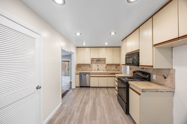 Building Photo - 252 Esther Ct