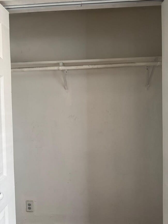 Building Photo - 5/2. Available Now Tampa ! Ask about specials
