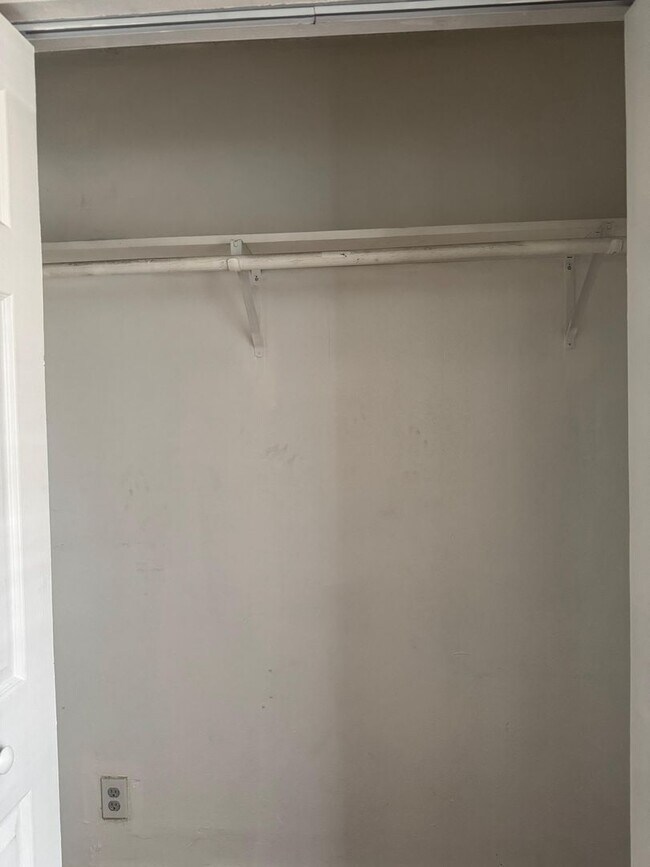Building Photo - 5/2. Tampa MOVE IN BEFORE END OF June and JULY’S RENT FREE!!!