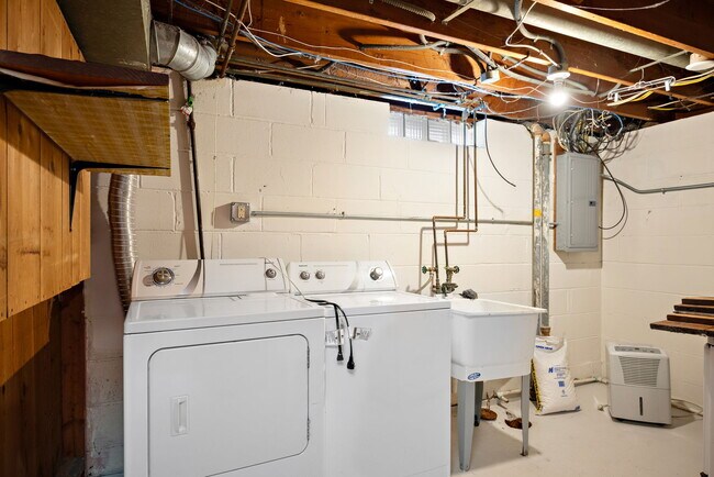 laundry - 3322 Meridian Dr