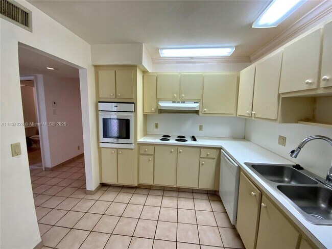 Building Photo - 417 Lakeview Dr