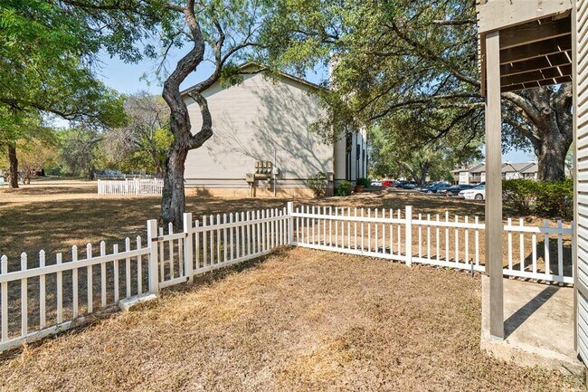 Building Photo - 1806 River Crossing Cir