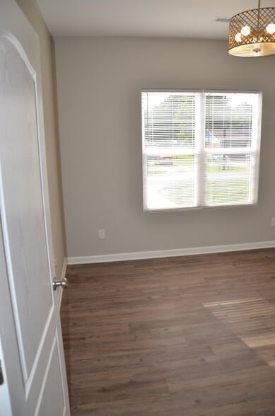 Building Photo - 2265 9th Ave Pl NE