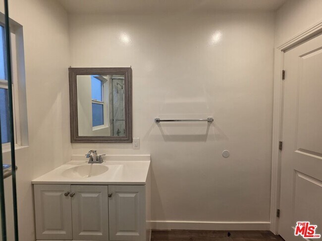 Building Photo - 2012 S Holt Ave