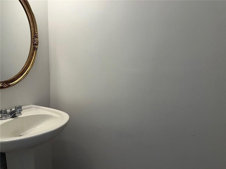 Building Photo - 1665 Southgate Mill Dr