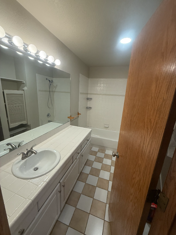 Building Photo - 2857 Springdale Ln
