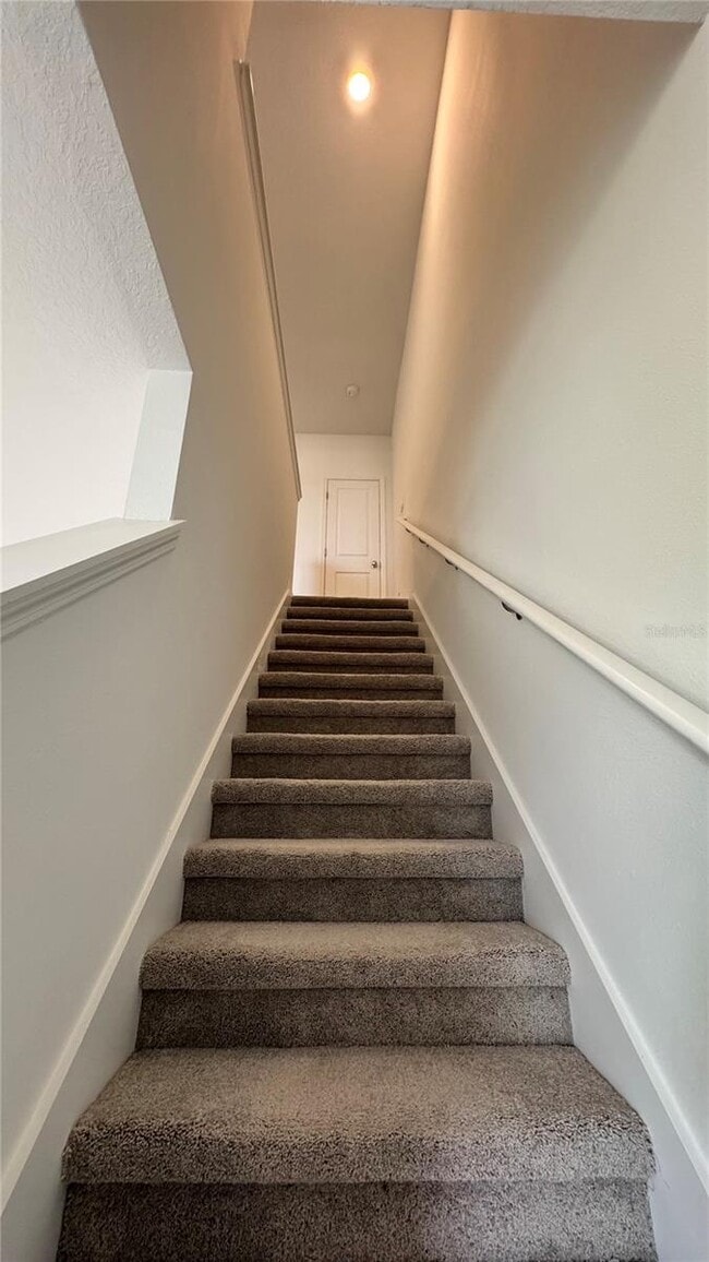 Building Photo - 325 Sol Vis Dr