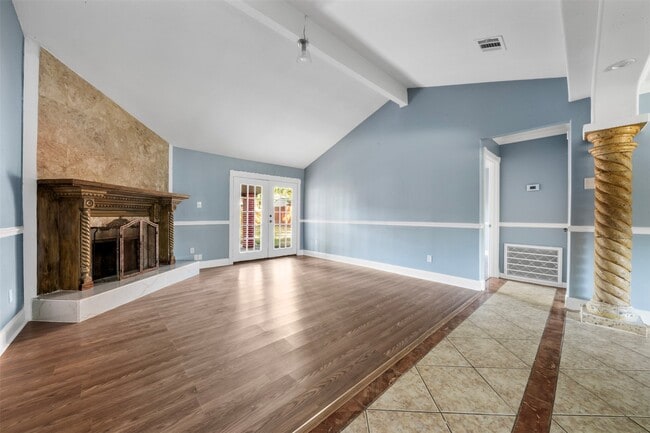 Building Photo - 10711 Heather Hill Dr