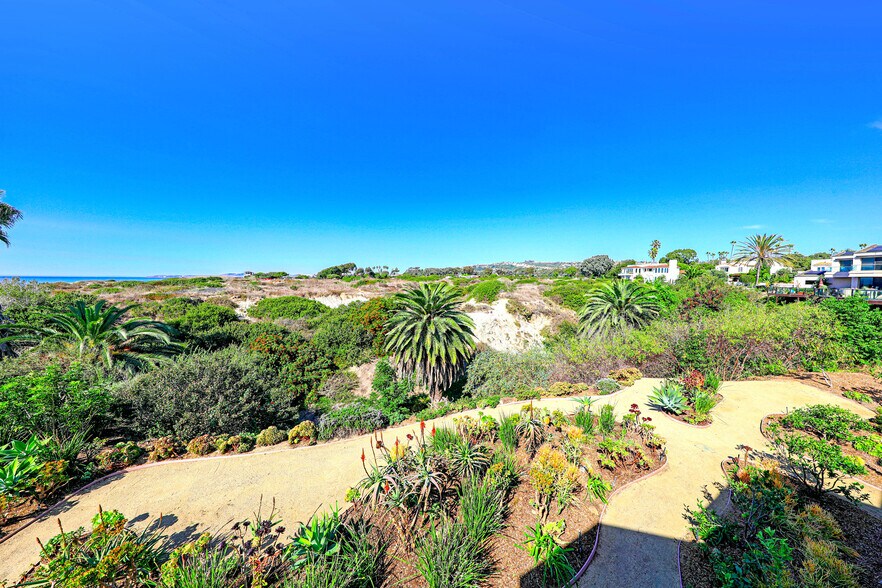 Building Photo - 3811 Vista Blanca