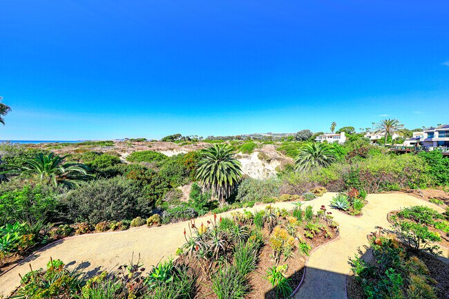 Building Photo - 3811 Vista Blanca