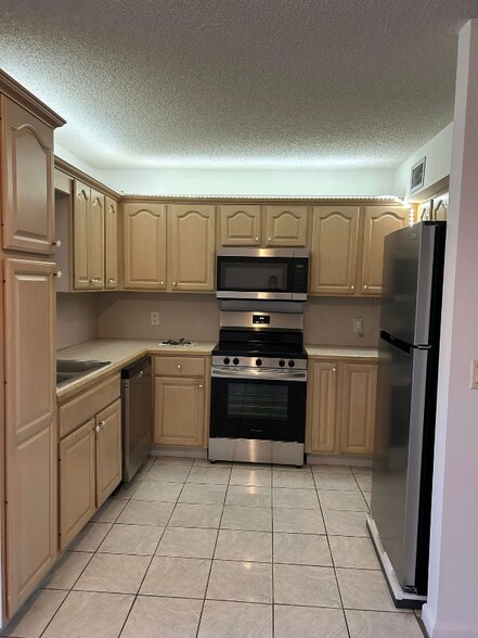 Building Photo - 5894 Longbow Ln