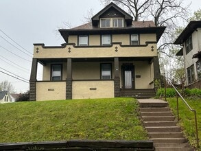 Building Photo - 3 Bedroom with a bonus room in East Davenport
