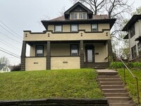 Building Photo - 3 Bedroom with a bonus room in East Davenport