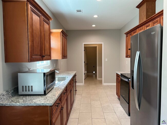 Building Photo - 99 Azalea Ave