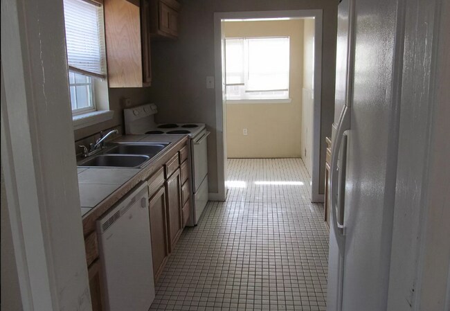 Building Photo - 1315 Sheldon St