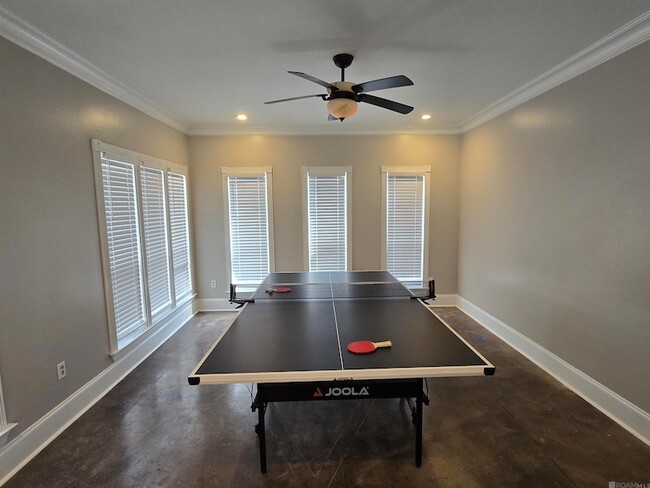 Building Photo - 9235 Worthington Lake Ave