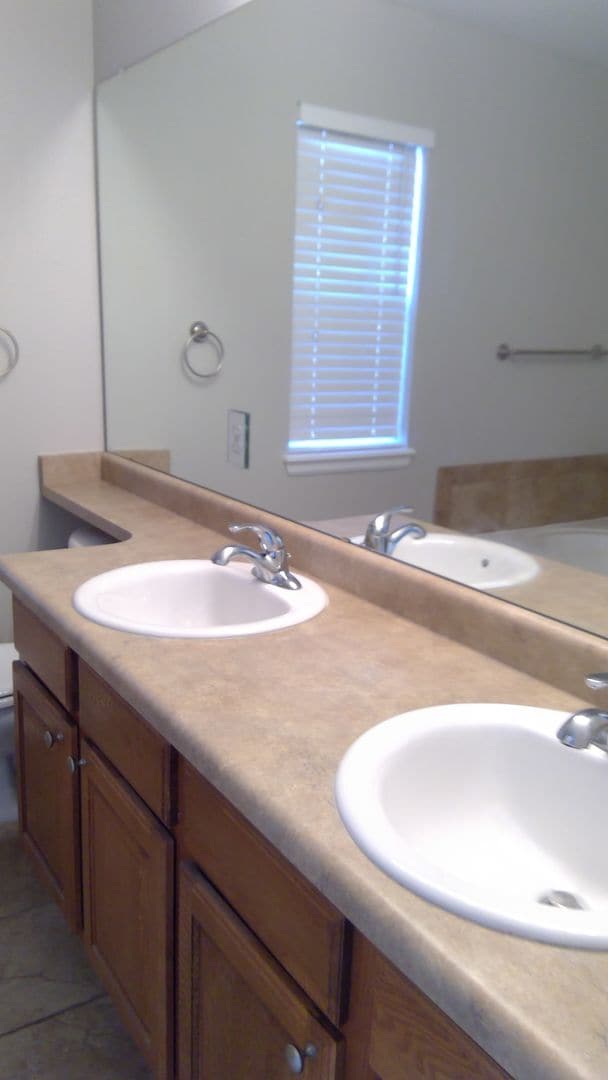 Building Photo - Single family 4 bed 3 bath for rent