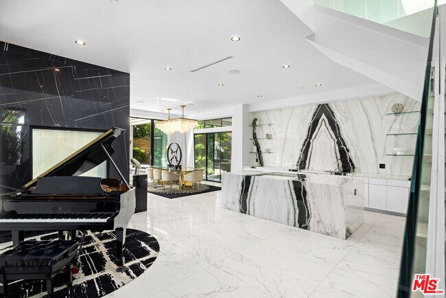 Building Photo - 4841 Alonzo Ave