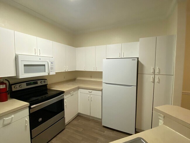 Building Photo - Condo for rent